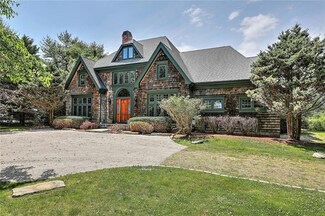 50 Canonchet Way, Narragansett, RI 02882