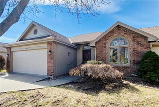 8616 N Chatham Cir, Kansas City, MO 64154