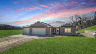 26369 Cherokee Rd, Saint Charles, MN 55972