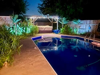 1302 Cooke St, Nocona, TX 76255