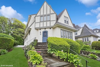 42 Hillcrest Ave, Larchmont, NY 10538