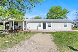 415 S Greenville St, Wolfe City, TX 75496