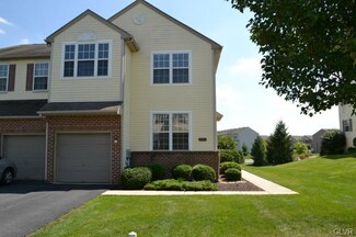 7713 Cross Creek Cir W, Breinigsville, PA 18031