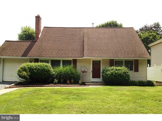 38 Quincy Dr, Levittown, PA 19057
