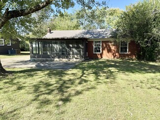 145 Storybook Dr, Clarksville, TN 37042