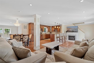 2 Ross Rd, Babylon, NY 11702