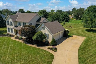 1321 Suffield Oaks Ln, Mogadore, OH 44260