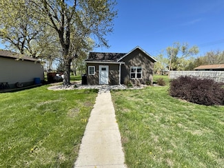 404 6th St, Armour, SD 57313