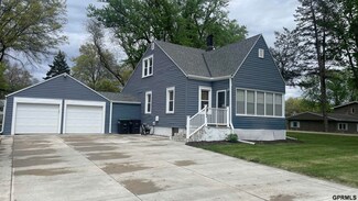 5802 Potter St, Omaha, NE 68152