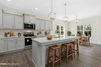 776 Shadetree Rd, Benson, NC 27504