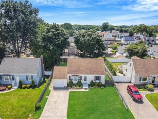 144 W 20th St, Deer Park, NY 11729