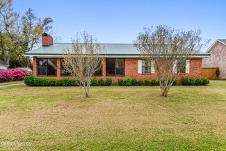 11291 N River Vue Cir, Biloxi, MS 39532