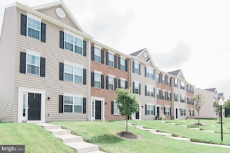 10 Breezewood Dr, Hanover, PA 17331