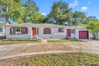 315 E Hubbard St, Lindale, TX 75771