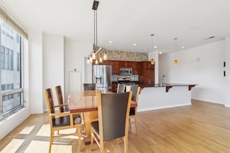 601 E Ogden Ave Unit 301, Milwaukee, WI 53202
