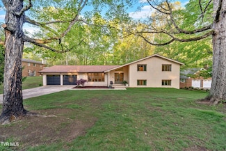 2413 Essex Dr, Kingsport, TN 37660