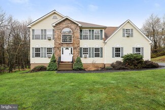 5175 White Birch Dr, Long Pond, PA 18334
