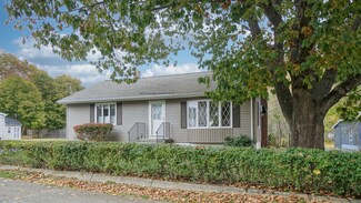 8 Ocean View Rd, Scarborough, ME 04074