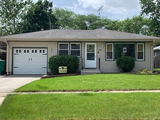 345 Kishwaukee Dr, Sycamore, IL 60178