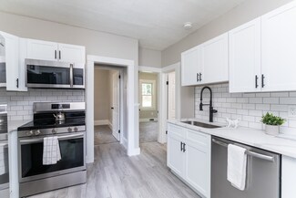 39 Ambrose St, Springfield, MA 01109