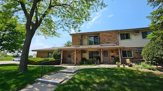 4591 S Greenridge Cir, Milwaukee, WI 53220