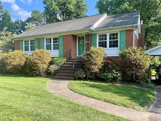 5806 Whitingham Dr, Charlotte, NC 28215