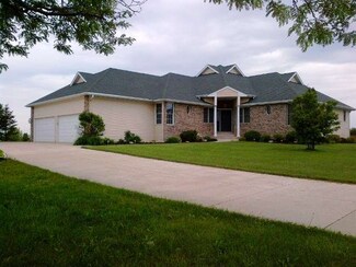 305 Windmill Dr, Rochelle, IL 61068