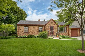 64 Circle Ave, Wheaton, IL 60187