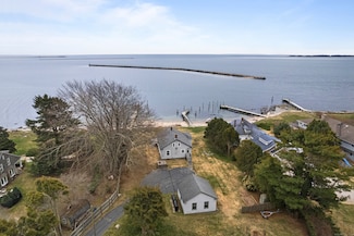 12 North St, Stonington, CT 06378
