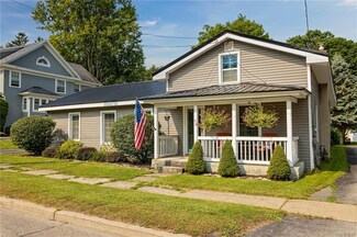 58 Clay St, Le Roy, NY 14482
