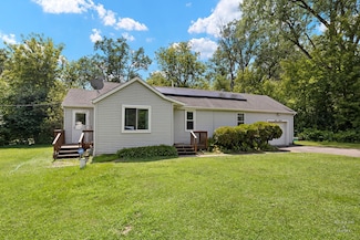 27405 N Roberts Ln, Island Lake, IL 60042