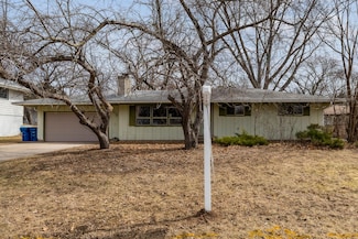 3850 Effress Rd, Saint Paul, MN 55110