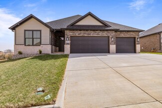 5968 S Canterbury Ln, Nixa, MO 65714