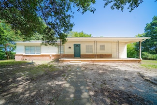 2052 N Philips Springs Rd, Gladewater, TX 75647