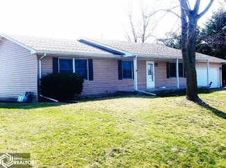 332 4th St, Carthage, IL 62321