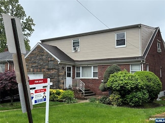 250 Forest Rd, Fort Lee, NJ 07024