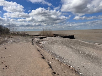 7911 W Sand Beach Rd, Carroll Township, OH 43449