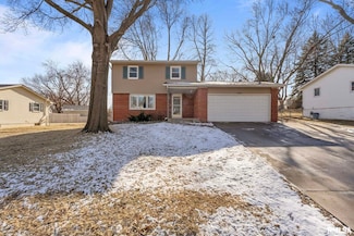 1005 W 51st St, Davenport, IA 52806