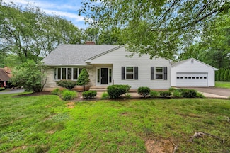 24 Iron Gate Ln, Cromwell, CT 06416