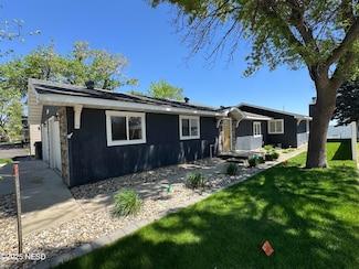 520 N Lake Dr, Watertown, SD 57201