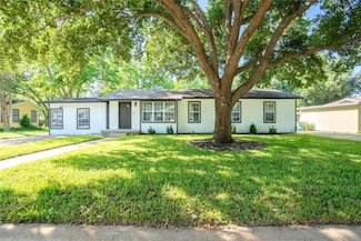 908 Kent St, Taylor, TX 76574