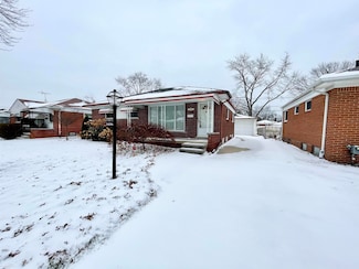 24296 Roxana Ave, Eastpointe, MI 48021