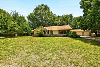 111 Hillcrest Dr, Burnet, TX 78611