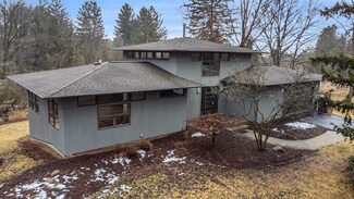 3550 E Pineview Dr, Dexter, MI 48130