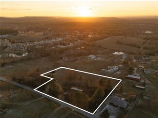 3701 N Gulley Rd, Fayetteville, AR 72703
