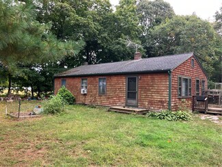 13 Nautilus Dr E, Wakefield, RI 02879