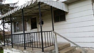 411 4th St, Nitro, WV 25143