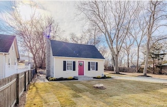 50 Peconic St, Selden, NY 11784