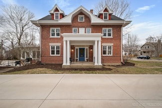 352 Elm St, Batavia, IL 60510