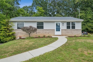1121 Center St, White Oak, PA 15131